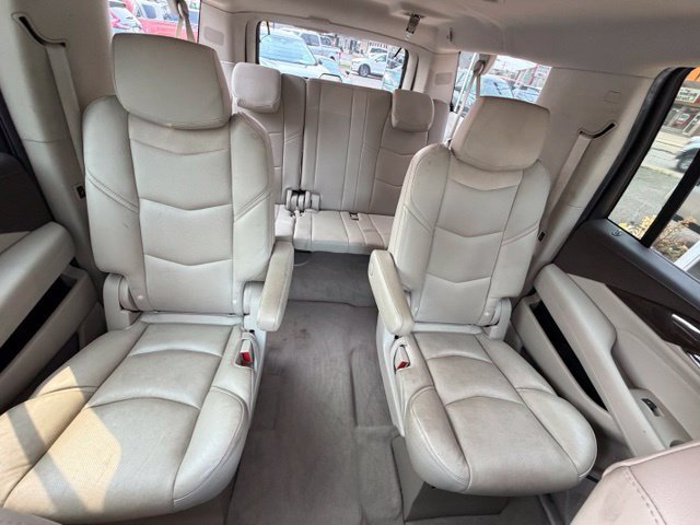 Used 2017 Cadillac Escalade ESV Luxury AWD/4WD image 17