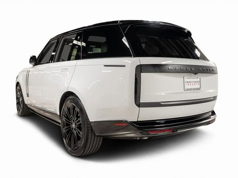 Used 2025 Land Rover Range Rover SE image 3