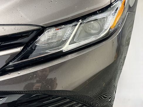 Used 2020 Toyota Camry LE FWD image 11