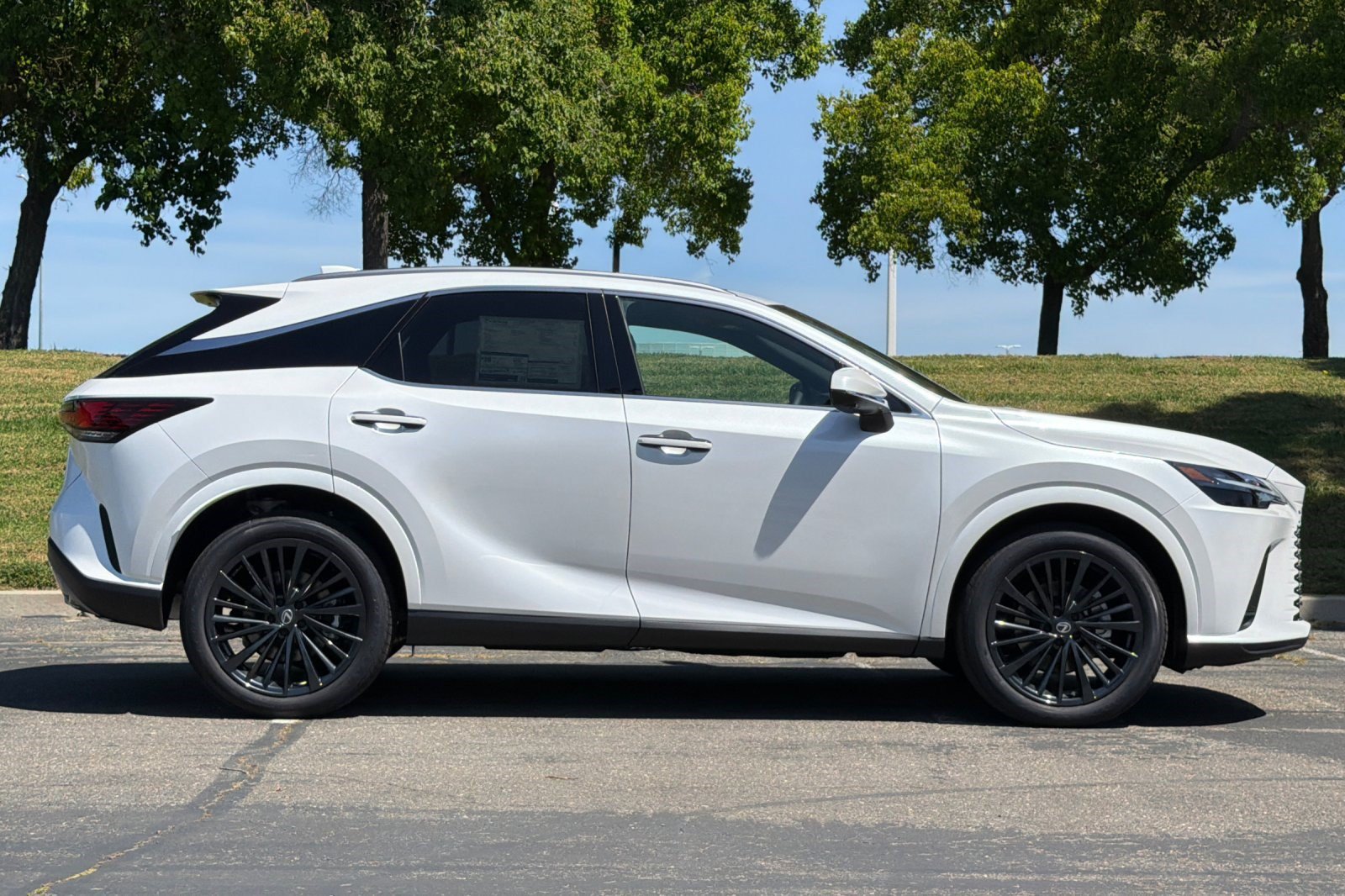 New 2026 Lexus RX 350h AWD/4WD image 3