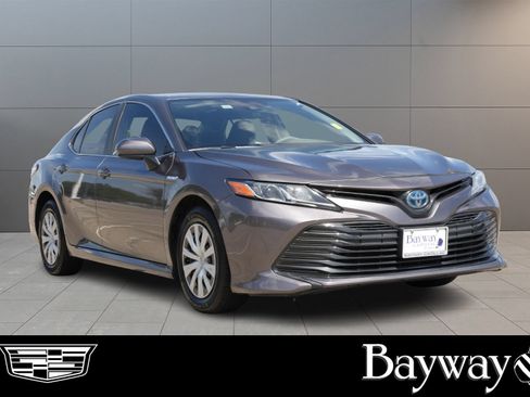 Used 2020 Toyota Camry LE FWD image 4