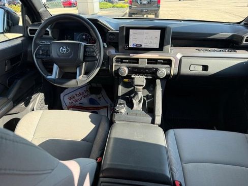 Used 2025 Toyota Tacoma SR5 AWD/4WD image 13