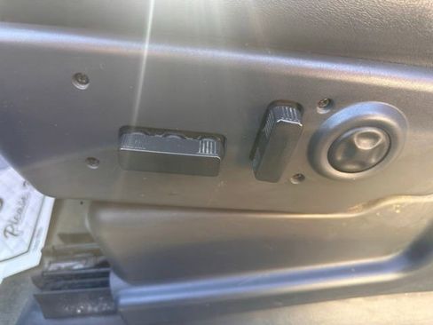 Used 2004 Chevrolet Silverado 2500 LT w/ Heavy-Duty Power Package image 26