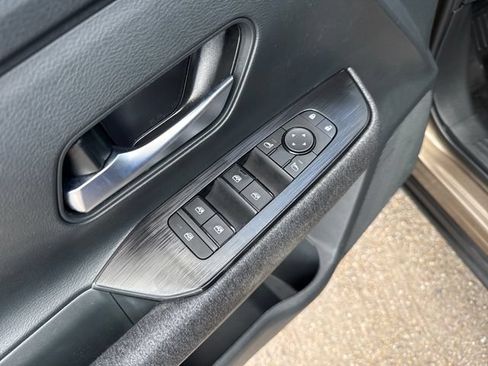 Certified 2025 Nissan Kicks SV w/ Charging Package FWD image 12