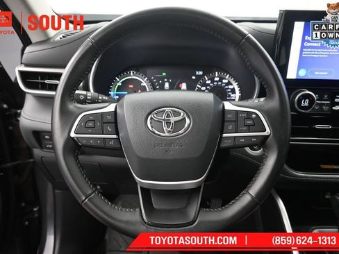 Used 2024 Toyota Highlander XLE AWD/4WD image 21