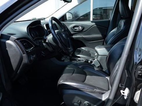 Used 2020 Jeep Cherokee Trailhawk w/ Cold Weather Group image 16