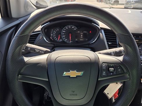 Used 2018 Chevrolet Trax LS image 27