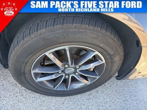 Used 2017 Dodge Grand Caravan SXT image 4