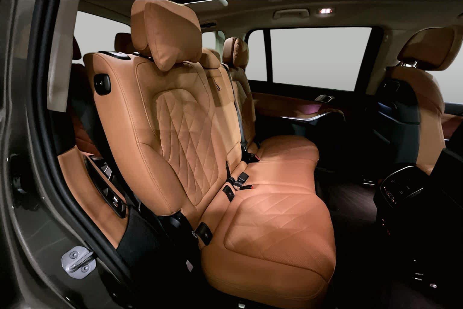 Used 2025 BMW X7 xDrive40i w/ Premium Package AWD/4WD image 19