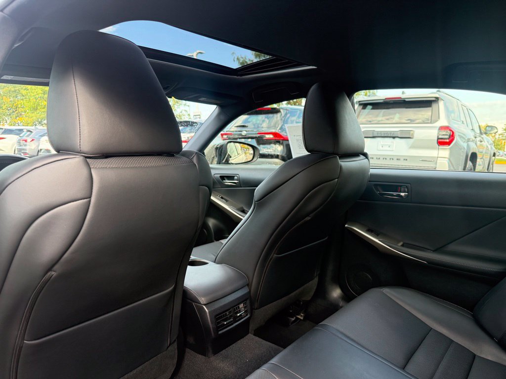 Used 2016 Lexus IS 200t RWD image 17