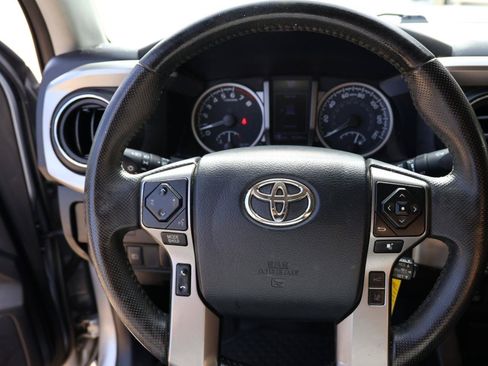 Used 2020 Toyota Tacoma SR5 w/ Technology Package AWD/4WD image 7