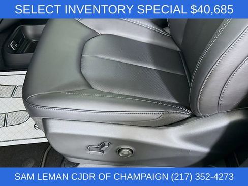New 2026 Chrysler Pacifica Select w/ S Appearance Package image 18
