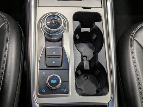 Used 2021 Ford Explorer XLT w/ Equipment Group 202A image 9