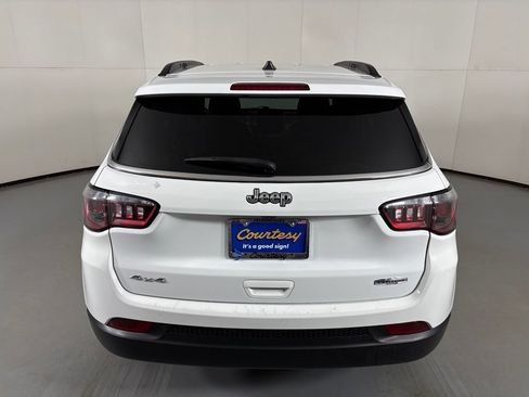 Used 2024 Jeep Compass Latitude AWD/4WD image 7