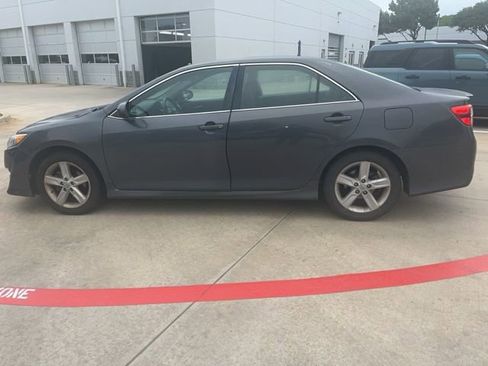 Used 2012 Toyota Camry SE FWD image 5