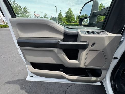 Used 2017 Ford F450 XL w/ Power Equipment Group image 17