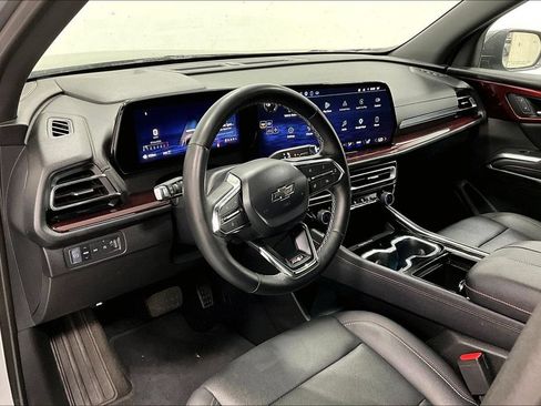 Used 2025 Chevrolet Traverse Z71 AWD/4WD image 16