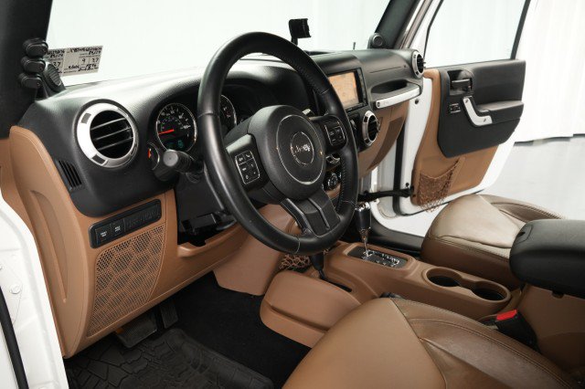 Used 2014 Jeep Wrangler Unlimited Rubicon w/ Connectivity Group AWD/4WD image 29
