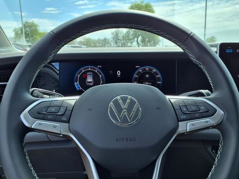 New 2025 Volkswagen Tiguan SE image 13