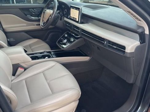 Used 2020 Lincoln Corsair FWD w/ Convenience Package image 12