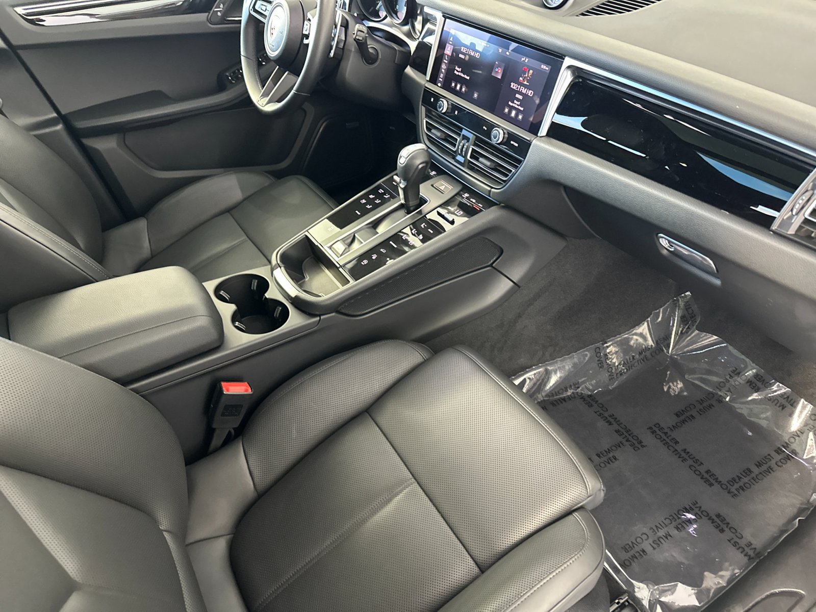 Certified 2024 Porsche Macan AWD/4WD image 18