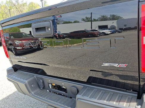 Certified 2022 Chevrolet Colorado ZR2 w/ ZR2 Midnight Special Edition image 24