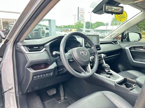 Used 2019 Toyota RAV4 Limited w/ Advanced Technology Package AWD/4WD image 30
