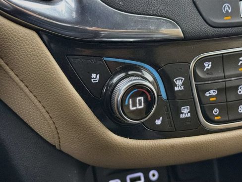 Used 2023 Chevrolet Equinox Premier AWD/4WD image 23