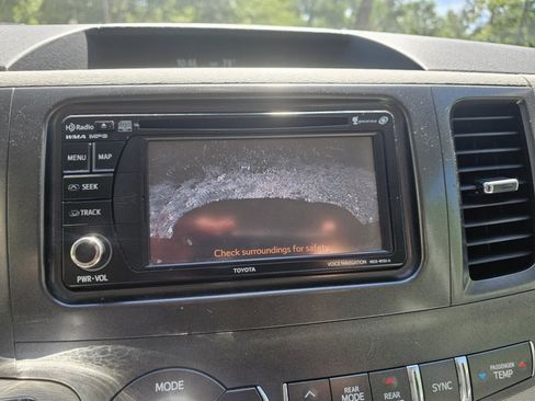 Used 2013 Toyota Sienna XLE AWD/4WD image 18