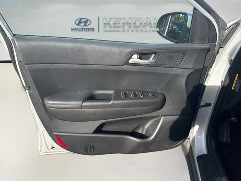 Used 2020 Kia Sportage LX image 17