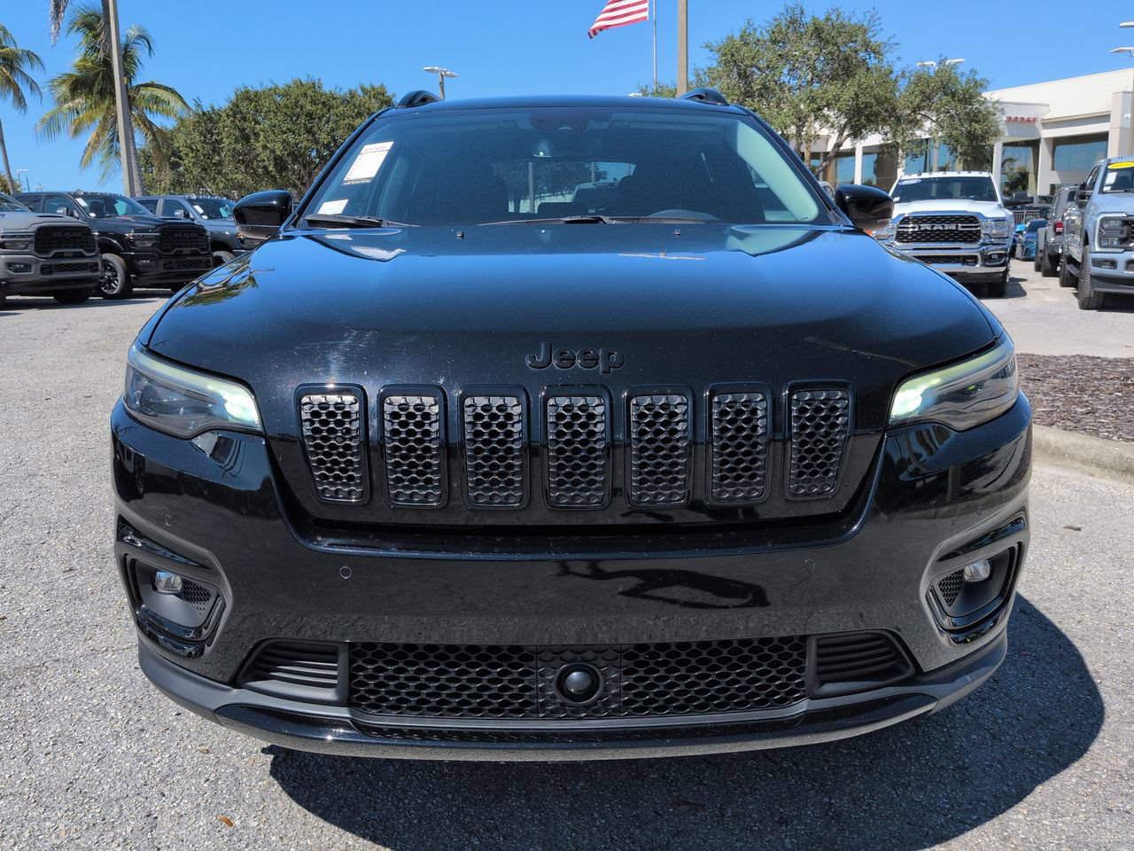Used 2023 Jeep Cherokee Altitude Lux AWD/4WD image 3