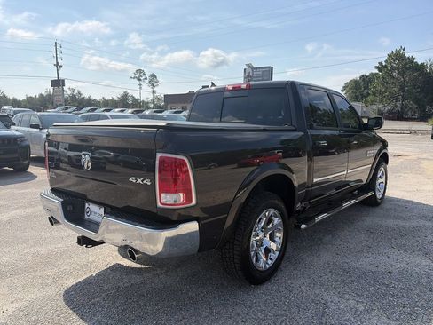 Used 2017 RAM 1500 Laramie w/ Convenience Group AWD/4WD image 6