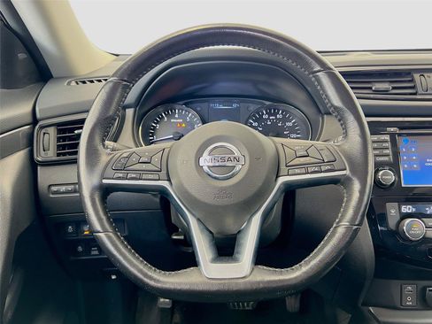 Used 2017 Nissan Rogue SV w/ SV Premium Package AWD/4WD image 19