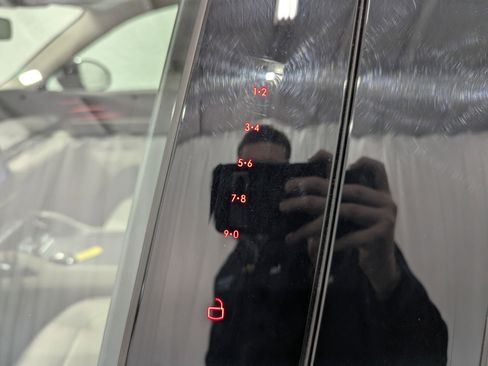 Used 2025 Lincoln Nautilus Premier image 13