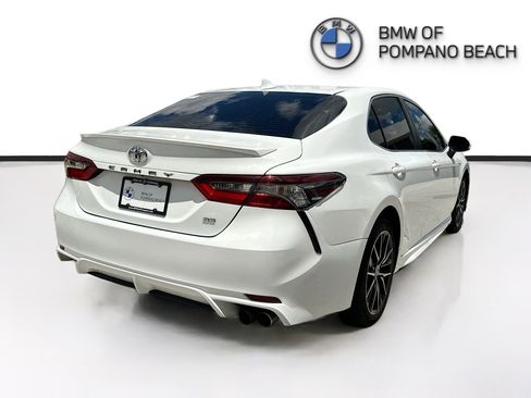 Used 2021 Toyota Camry SE FWD image 5