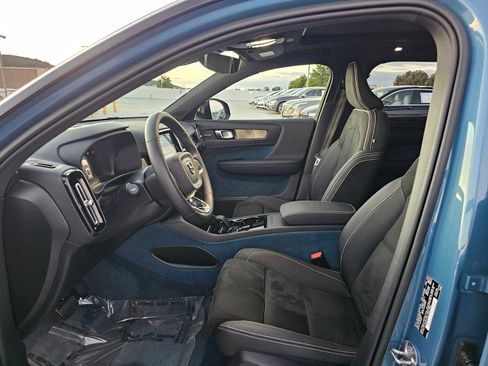 Used 2023 Volvo XC40 Recharge Ultimate image 21