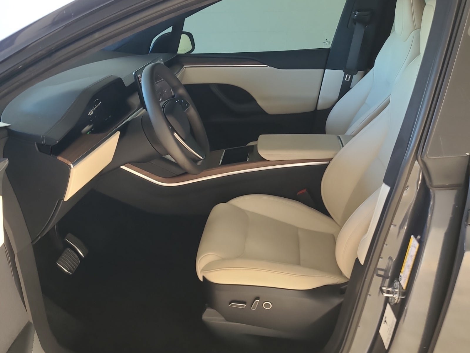 Used 2023 Tesla Model X AWD/4WD image 2