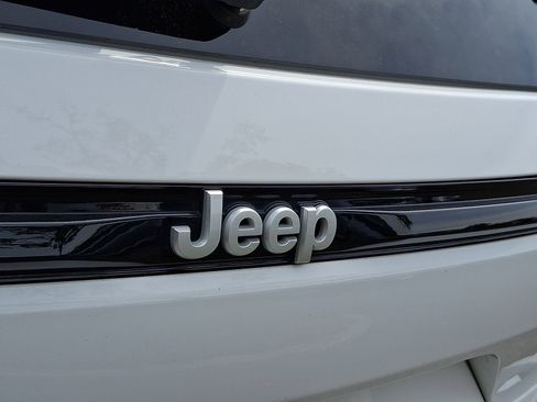 Used 2024 Jeep Grand Cherokee Summit AWD/4WD image 31