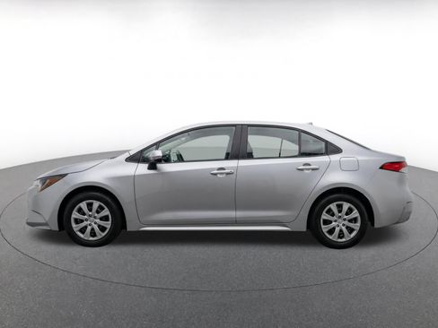 Used 2025 Toyota Corolla LE FWD image 4