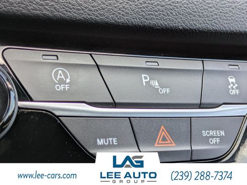 Used 2018 Chrysler Pacifica Touring-L w/ Premium Audio Group FWD image 26