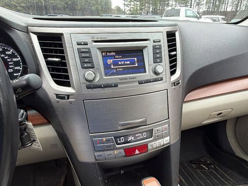 Used 2013 Subaru Outback 2.5i Limited w/ Moonroof Pkg AWD/4WD image 32
