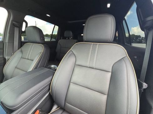 Used 2025 Chevrolet Traverse High Country FWD image 25