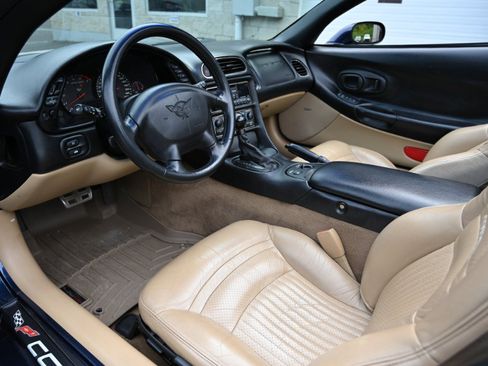 Used 2000 Chevrolet Corvette Convertible w/ Memory Pkg RWD image 24
