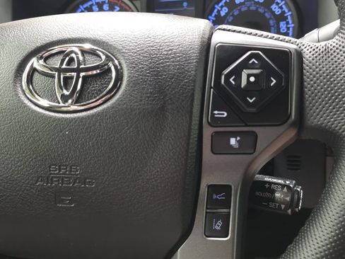 Used 2021 Toyota Tacoma TRD Off-Road w/ Technology Package AWD/4WD image 32