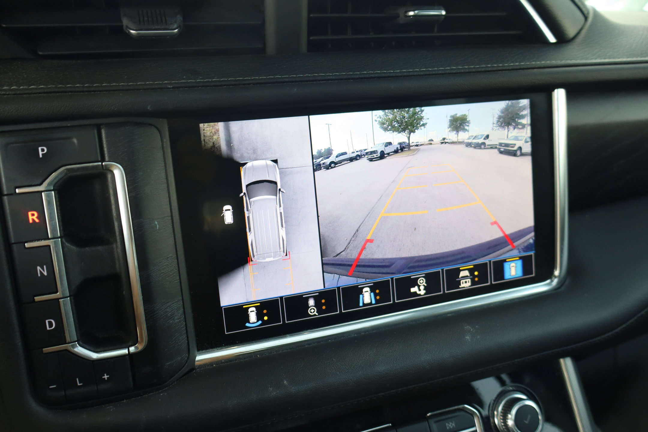 Used 2021 GMC Yukon Denali w/ Denali Premium Package AWD/4WD image 24