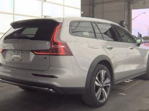 Used 2025 Volvo V60 B5 Cross Country Plus AWD/4WD image 3