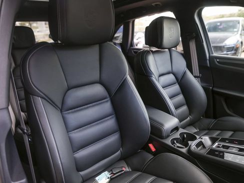 New 2026 Porsche Macan T AWD/4WD image 38