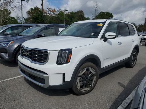 Used 2023 Kia Telluride S image 3