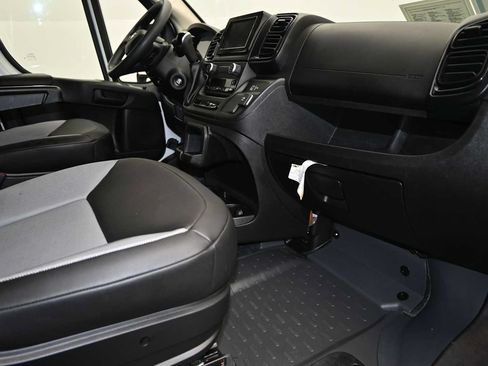 Used 2025 RAM ProMaster 2500 w/ Convenience Group FWD image 13