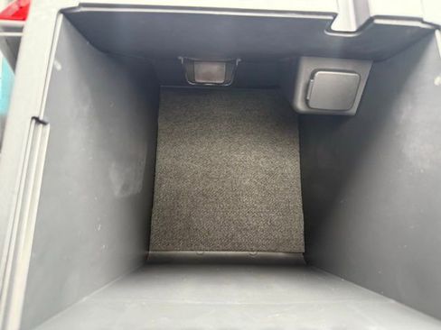 Used 2023 Ford Explorer XLT w/ Equipment Group 202A image 23